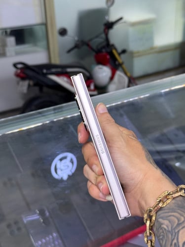 Samsung Fold 6 Pink ក្រុមហ៊ុន សុីម២ , Ram12GB HD256GB Phone Condition 90% , ខូចអេក្រង់ក្នុង