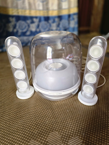 Speaker Harman/Kardon Stick 4 នៅស្អាតសម្លេងបុកពិរោះខ្លាំង។