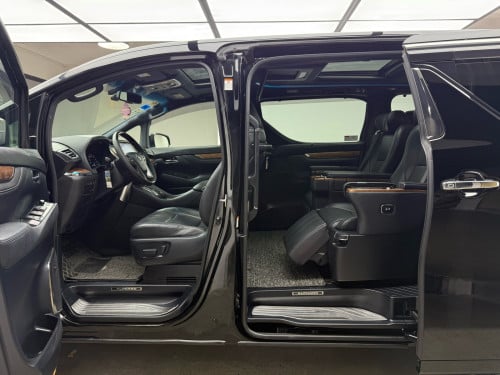 Toyota Alphard Executive Lounge