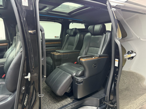 Toyota Alphard Executive Lounge