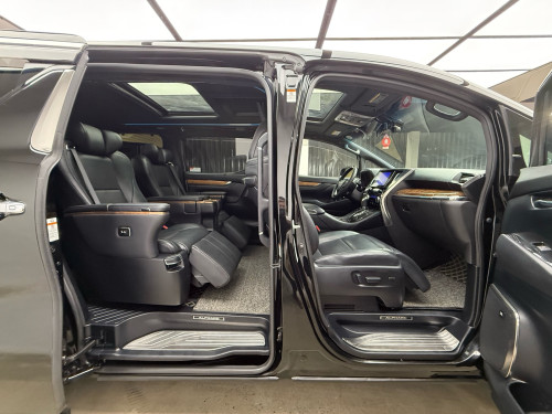 Toyota Alphard Executive Lounge