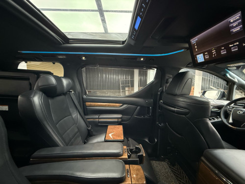 Toyota Alphard Executive Lounge