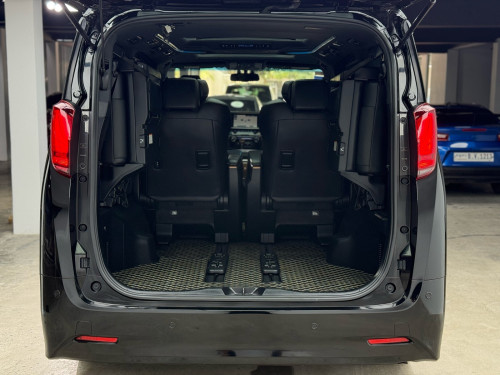 Toyota Alphard Executive Lounge