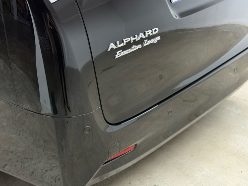 Toyota Alphard Executive Lounge