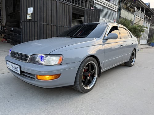 Toyota Corona Old School 1993 ឆ្វេងZin