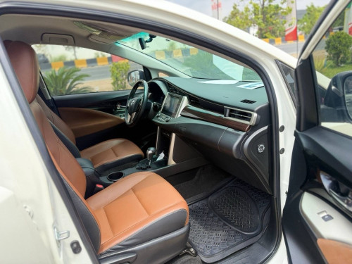 TOYOTA INNOVA
