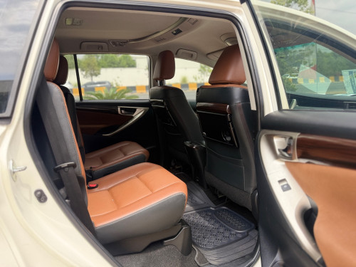 TOYOTA INNOVA 2020