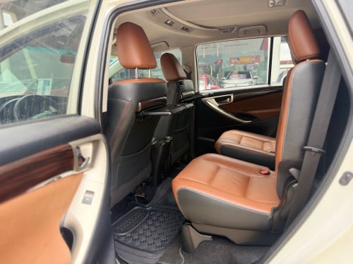 TOYOTA INNOVA 2020