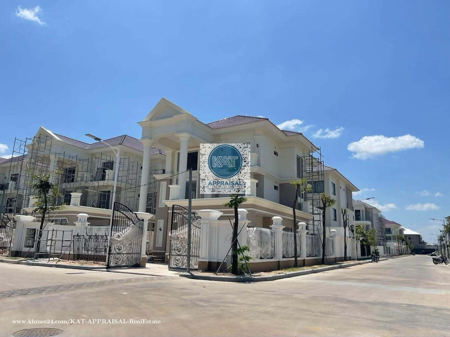 វីឡាព្រីកែងសួនសម្រាប់លក់/ Prince villa sale (Eco poli)