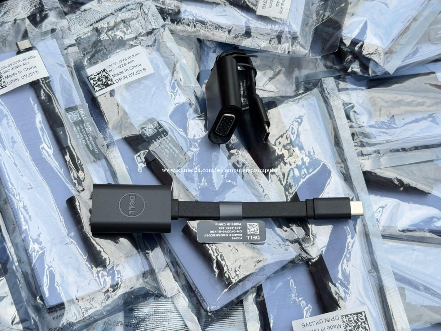 - Type-C to VGA Connector (Dell) Original ទើបចូលស្តុកថ្មី ថ្មីប្រអប់ អីវ៉ាន់មាននៅក្នុងស្តុក