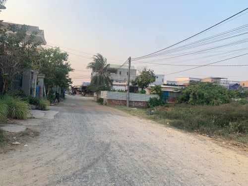 ដីកែងលក់បន្ទាន់នៅជិតវត្តក្រាំងធ្នង់ ខណ្ឌសែនសុខ ភ្នំពេញ