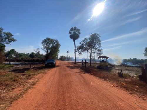 ដីលក់ជាប់សមុទ្រ