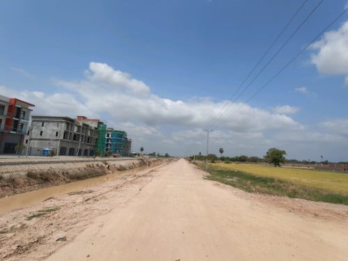 ដីលក់ មុខបុរីបុស្បា
