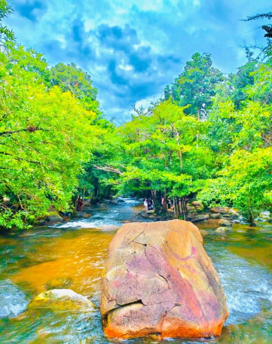 ដីលក់ជាប់ផ្លូវទៅថ្មក្រាល(កំពុងចាក់កៅស៊ូ)