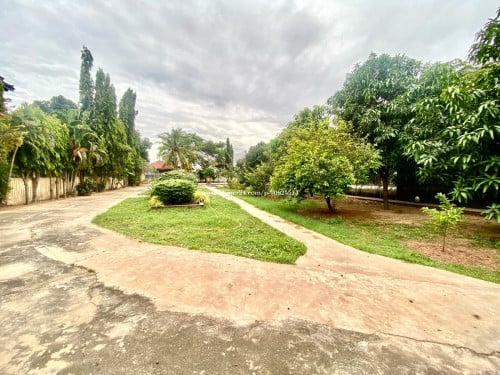 ដីជាប់មាត់ទន្លេលក់បន្ទាន់ សង្កាត់សិត្បូ ក្រុងតាខ្មៅ