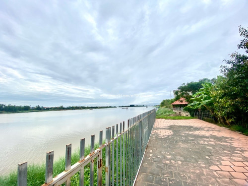 ដីជាប់មាត់ទន្លេលក់បន្ទាន់ សង្កាត់សិត្បូ ក្រុងតាខ្មៅ