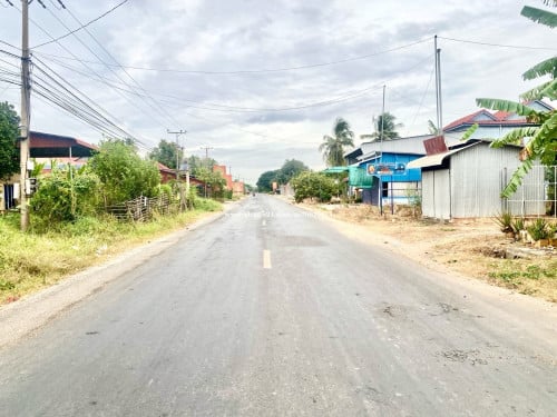 ដីជាប់មាត់ទន្លេលក់បន្ទាន់ សង្កាត់សិត្បូ ក្រុងតាខ្មៅ