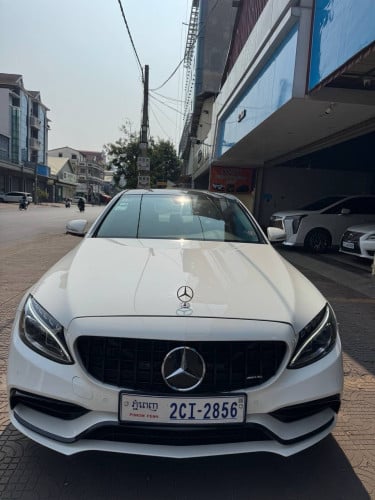 ទើបមកដល់ភ្លាមនៅថ្មី