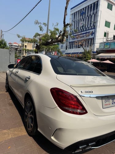 ទើបមកដល់ភ្លាមនៅថ្មី