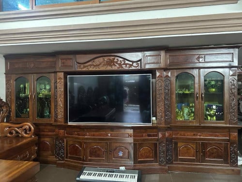 ទូ​ទូរទស្សន៍​ធំ​ ឈេី​នាងនួន​
