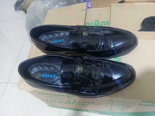 ស្បែកជេីងលក់ 12$ លេខ Telegram 093337190