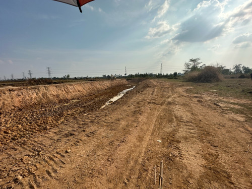 ដីលក់ផ្លូវ42
