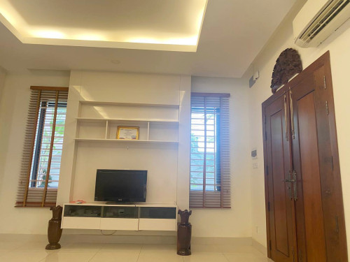 វីឡាភ្លោះអេ សម្រាប់ជួលនៅបុរីប៉េងហួតដឹស្តាមេរាហ្គាដិន 50ម