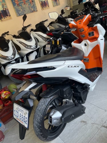 លក់click 21/ 150cc=1880$