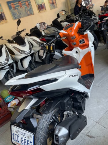 លក់click 21/ 150cc=1880$