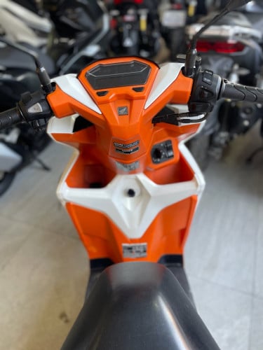 លក់click 21/ 150cc=1880$