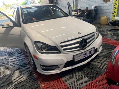លក់ឡានធូរថ្លៃMercedes Bens ឆ្នាំ2013 V4