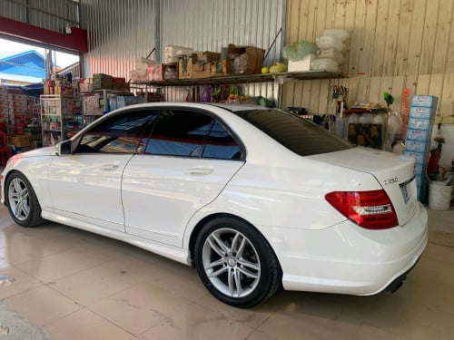 លក់ឡានធូរថ្លៃMercedes Bens ឆ្នាំ2013 V4