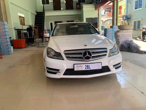 លក់ឡានធូរថ្លៃMercedes Bens ឆ្នាំ2013 V4