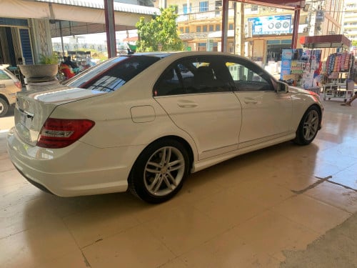 លក់ឡានធូរថ្លៃMercedes Bens ឆ្នាំ2013 V4