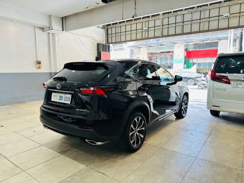 💁NX 200T/2015 F.Sport full option 5បូតុង គុជ3 នឹង ពូកឆឺរី  ហ្សុិន❤️ពណ៌: ខ្មៅ