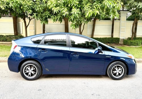 🚗លក់ Toyota Prius ឆ្នាំ​ 2013 Option 2