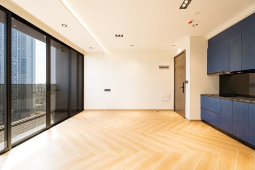 2 Bedroom Urgent sale Time Square 5