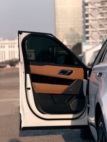 2018 VELAR V6