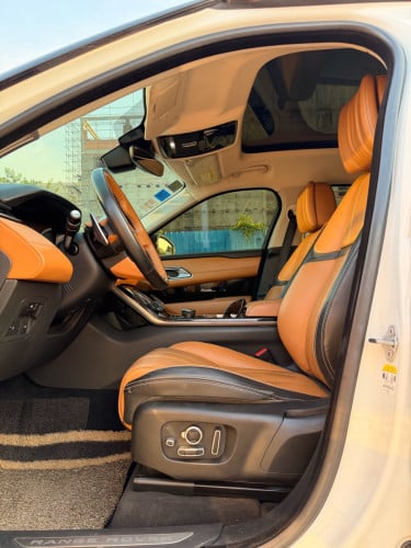 2018 VELAR V6