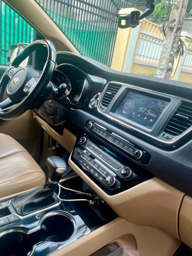 លក់ រឺ វ៉ៃដូរ 2019 Kia Carnival Full Option 25800$ free កាត់ឈ្មោះ