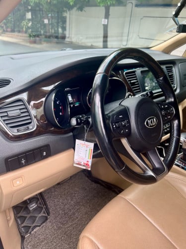 លក់ រឺ វ៉ៃដូរ 2019 Kia Carnival Full Option 25800$ free កាត់ឈ្មោះ