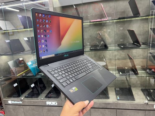 Asus VivoBook X570 (Gaming&Design)
