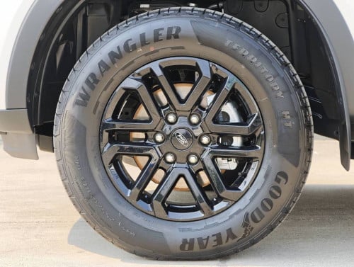 Ford Everest Active 2.0L ម៉ាស៊ីនម៉ាស៊ូត 2026
