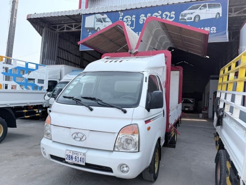 Hyundai Porter II ទូរបេីកស្លាប​ 06