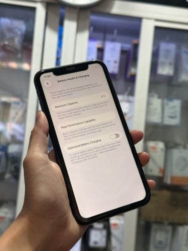 iPhone 11ពណ៌ខ្មៅ 🍏 64GB LLA Battery 91% 🔋 តួស្អាត 99% សំណុំហ្សីន (ធានា1ខែ) តម្លៃល្អបងៗ 📥
