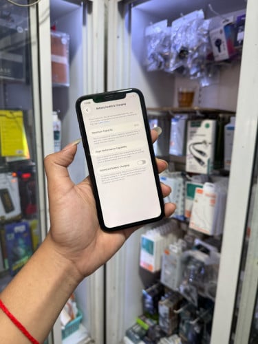 iPhone 11ពណ៌ខ្មៅ 🍏 64GB  LLA Battery 91% 🔋 តួស្អាត 99% សំណុំហ្សីន (ធានា1ខែ) តម្លៃល្អបងៗ 📥