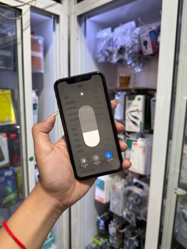 iPhone 11ពណ៌ខ្មៅ 🍏 64GB  LLA Battery 91% 🔋 តួស្អាត 99% សំណុំហ្សីន (ធានា1ខែ) តម្លៃល្អបងៗ 📥