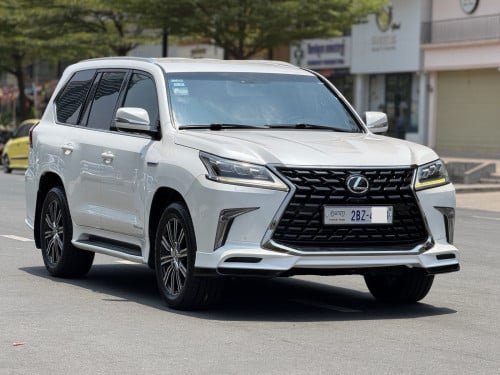 Lexus LX450d ឆ្នាំ2018 V8 ប្រើម៉ាស៊ូត ម្ចាស់ដើម ឡានស្អាត