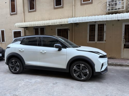 Lynk&Co 06 PHEV សាំង +អាគុយ 1100km