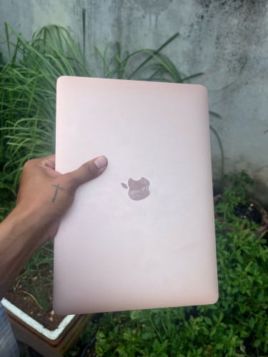 MacBook Air 8GB Core i5